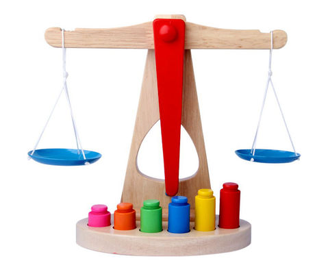 Ważenie 10 cm wagi drewnianej wagi zabawki Montessori