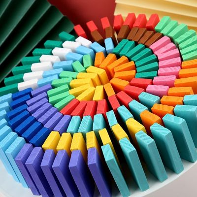 Rainbow Coloured Domino do przewrócenia profesora Puzzle Domino Rally
