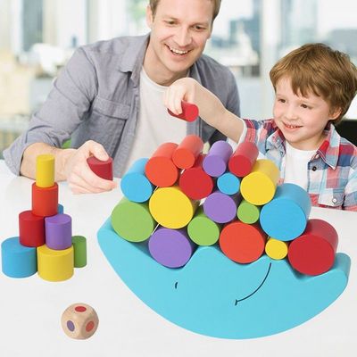 Drewniana gra Montessori Moon Balance dla wczesnej nauki
