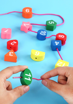 Kolorowe drewniane cyfrowy zegar z koralikami Montessori zwierząt koraliki edukacyjne puzzle gadżety pasujące zabawki zegar Kid