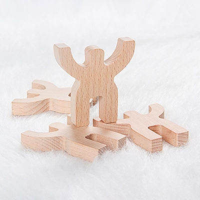 Zaokrąglone drewniane puzzle w kształcie zabawki, aby poprawić charakter logiczny